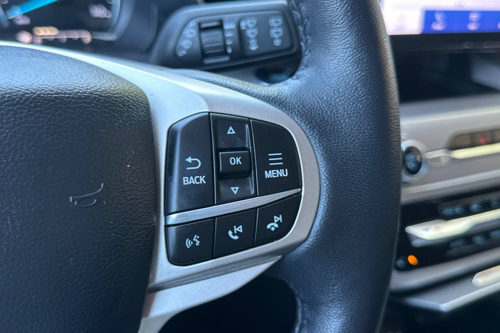 Certified 2023 Ford Explorer XLT w/ Equipment Group 202A AWD/4WD image 39