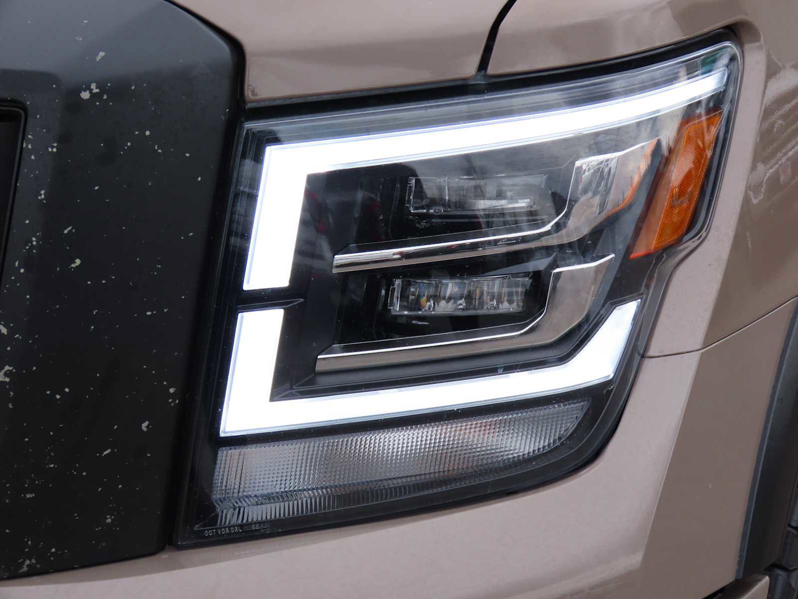 Used 2022 Nissan Titan PRO-4X w/ Pro-4x Convenience Package image 10