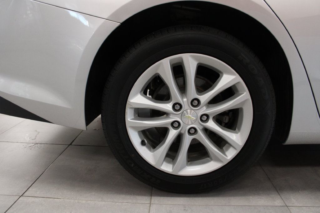 Used 2018 Chevrolet Malibu LT FWD image 12