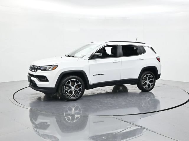 Used 2024 Jeep Compass Latitude AWD/4WD image 5