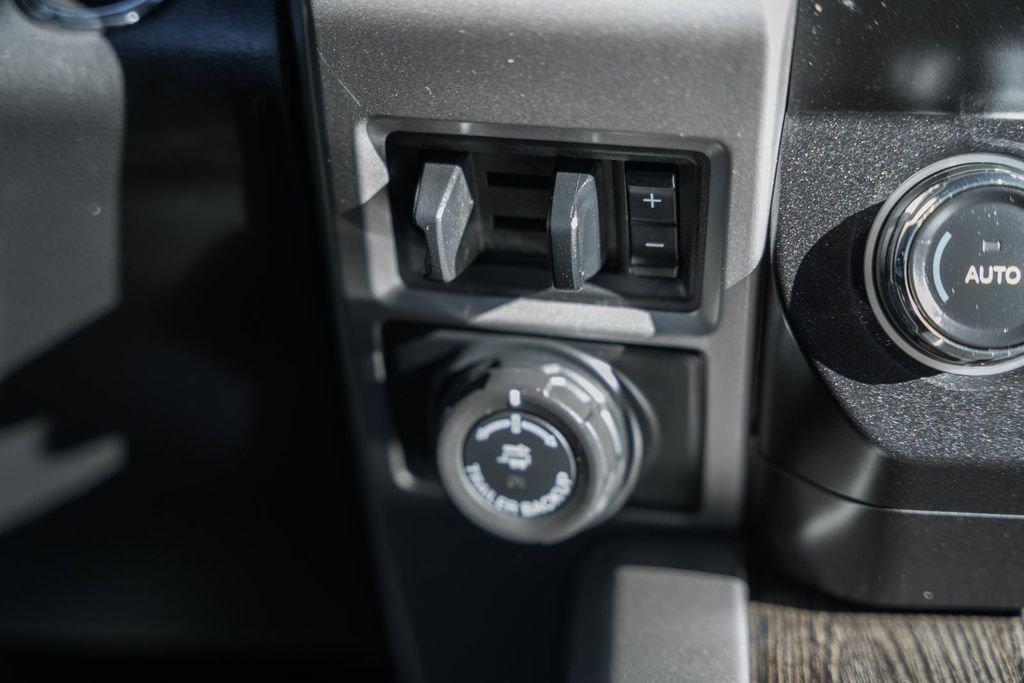 Certified 2021 Ford F350 Lariat image 30