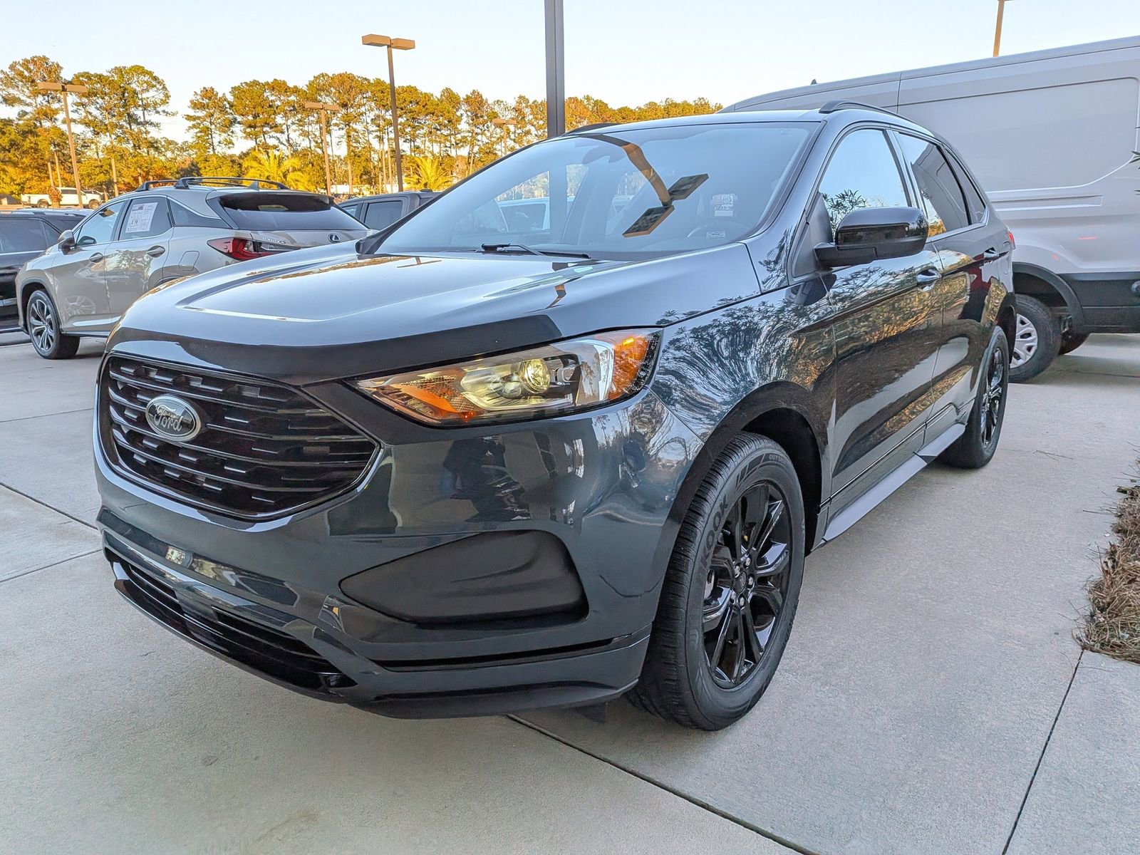 Certified 2024 Ford Edge SE w/ Black Appearance Package image 10