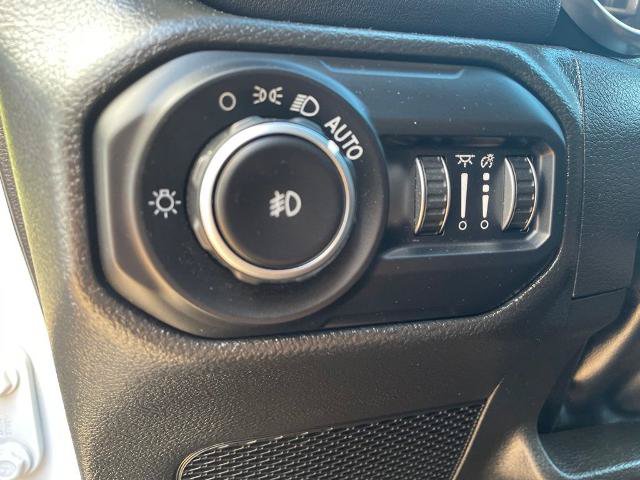 Used 2022 Jeep Wrangler Unlimited Sahara w/ Cold Weather Group AWD/4WD image 16