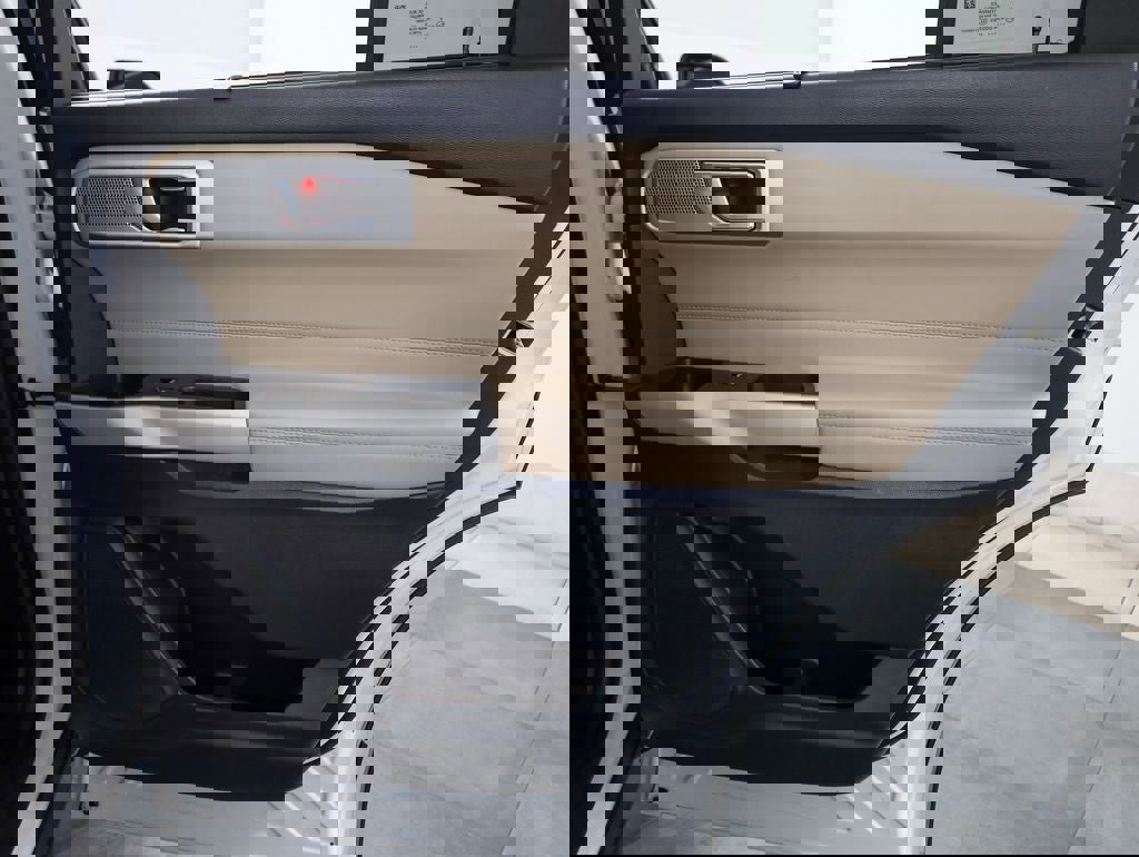 Certified 2021 Ford Explorer Limited w/ Equipment Group 301A image 30