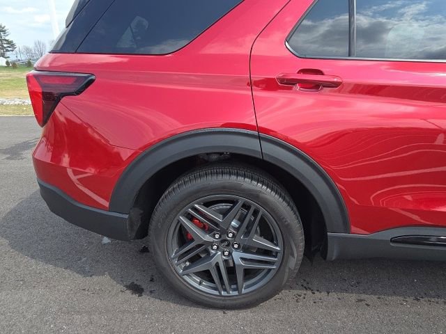 Certified 2025 Ford Explorer ST AWD/4WD image 7