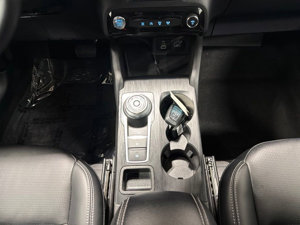 Certified 2025 Ford Escape Platinum AWD/4WD image 17