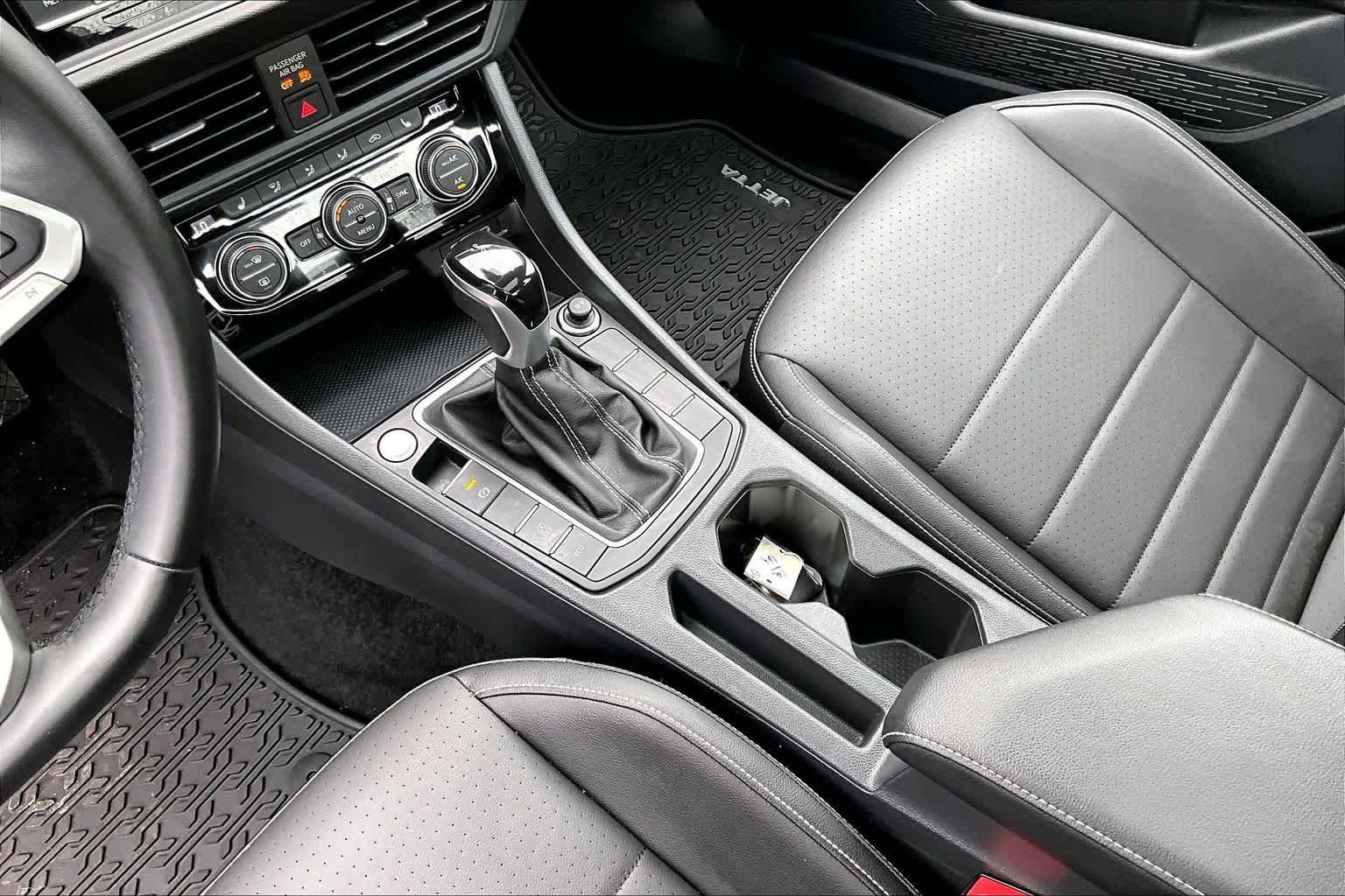 Used 2023 Volkswagen Jetta SE FWD image 16