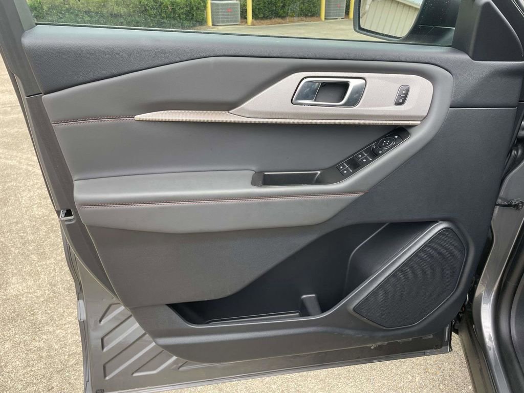 Certified 2025 Ford Explorer Active RWD image 15