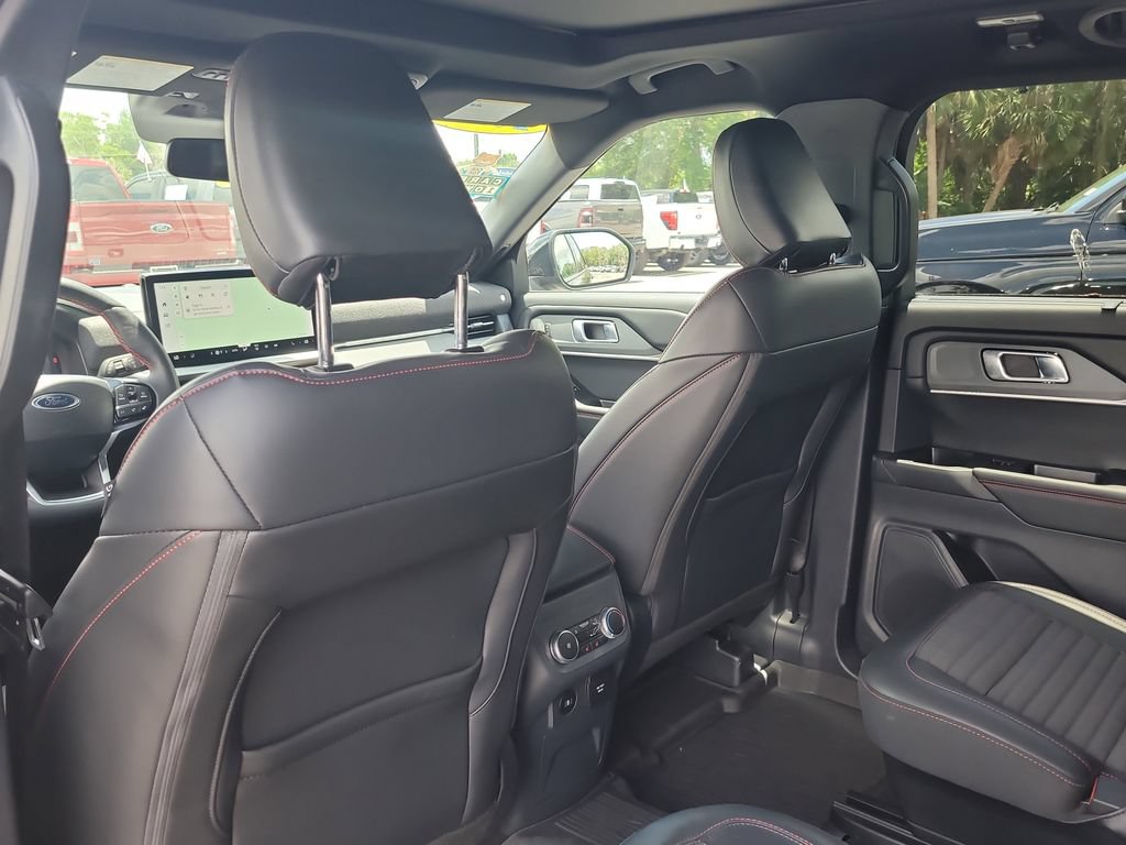 Certified 2025 Ford Explorer ST-Line w/ Premium Package AWD/4WD image 10