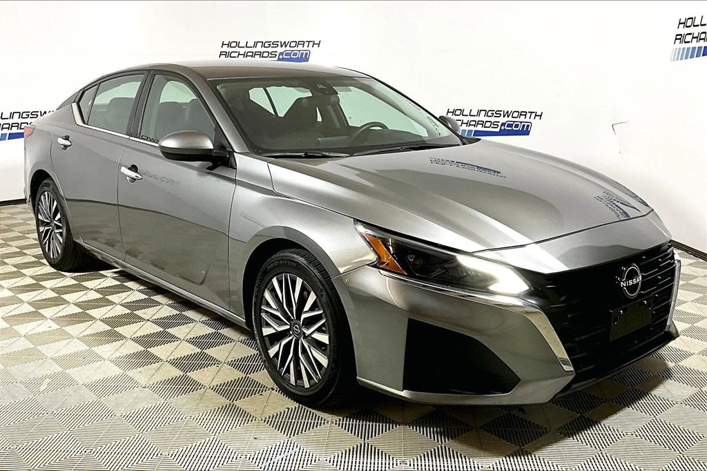 Used 2023 Nissan Altima 2.5 SV image 3