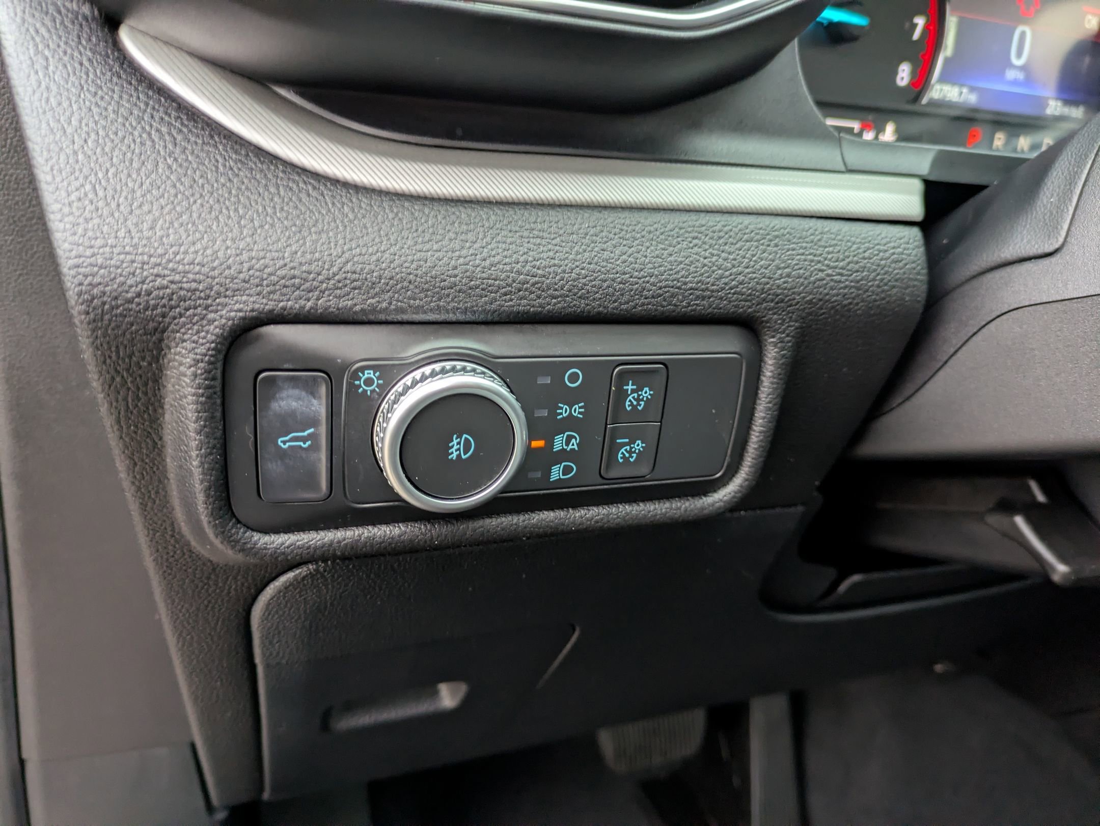 Certified 2022 Ford Explorer XLT w/ Equipment Group 202A image 17