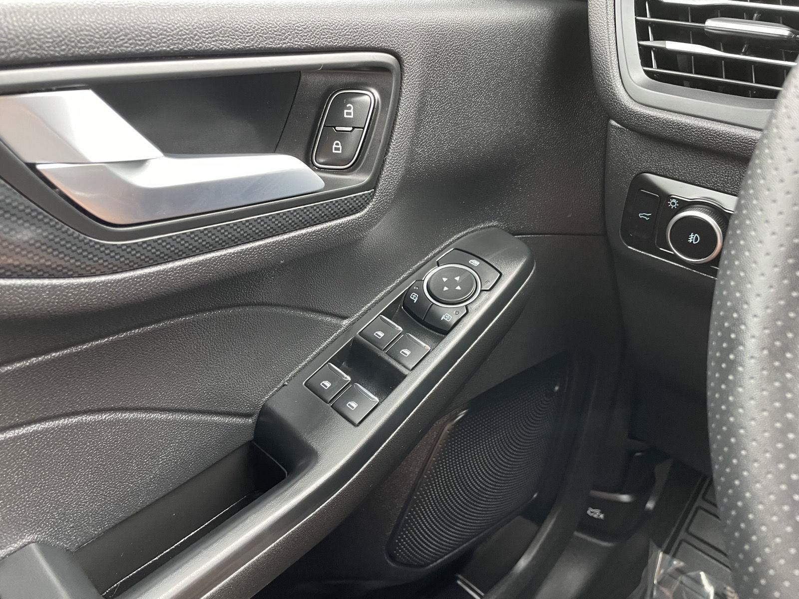 Certified 2025 Ford Escape ST-Line Select AWD/4WD image 29