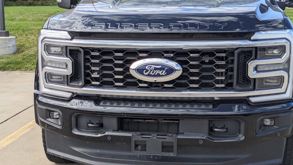 Certified 2025 Ford F450 Platinum w/ FX4 Off-Road Package AWD/4WD image 9
