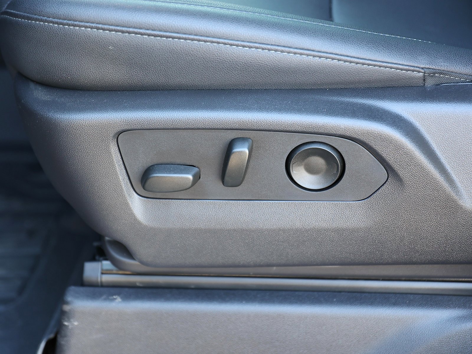 Used 2025 GMC Sierra 2500 SLT w/ SLT Premium Package image 20