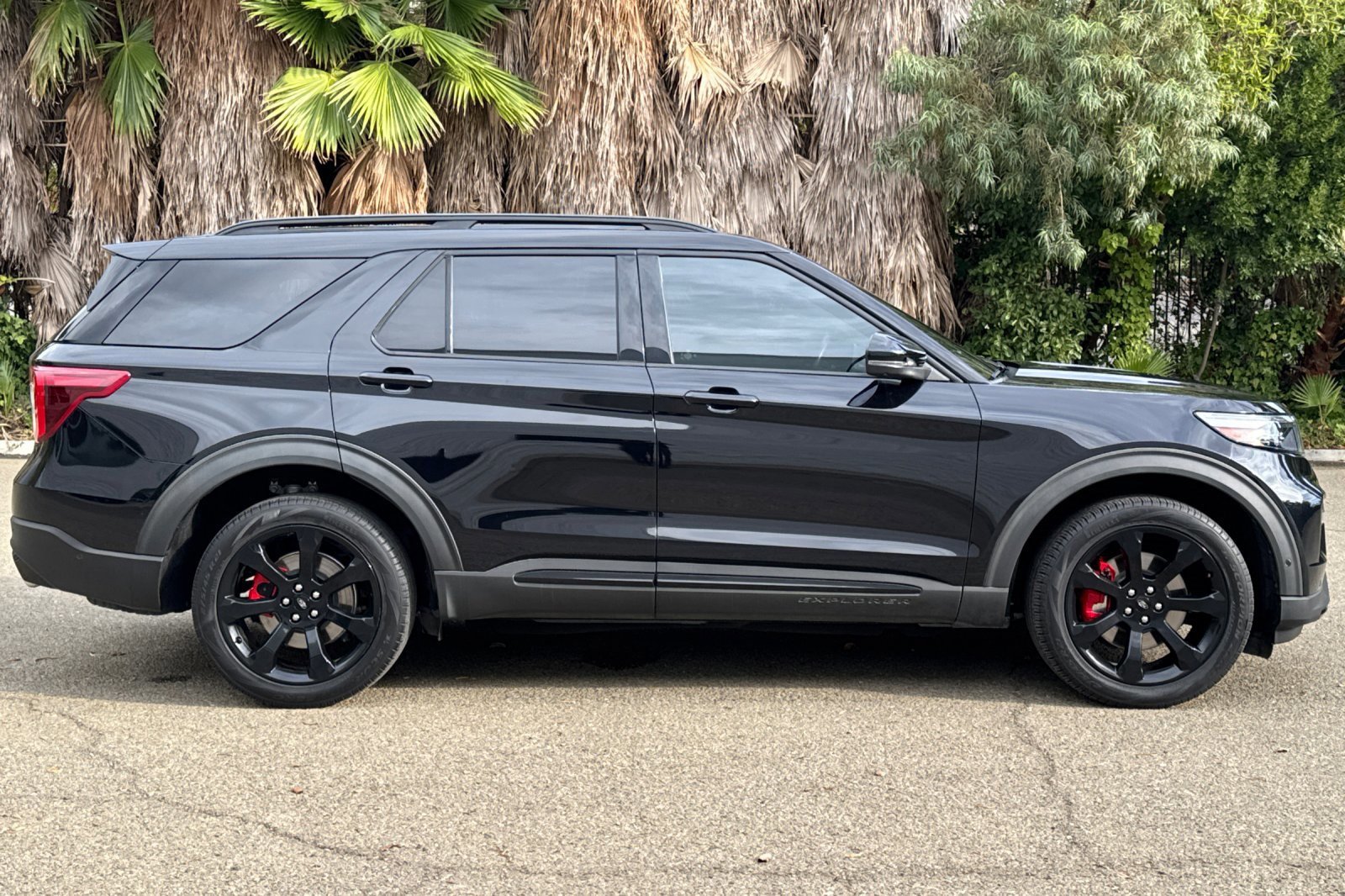 Certified 2022 Ford Explorer ST w/ Equipment Group 401A image 6