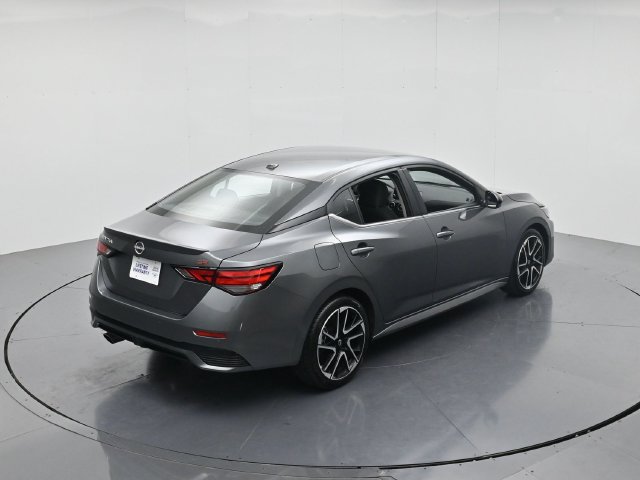 Used 2025 Nissan Sentra SR FWD image 40