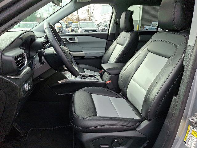 Certified 2022 Ford Explorer XLT w/ Equipment Group 202A image 14