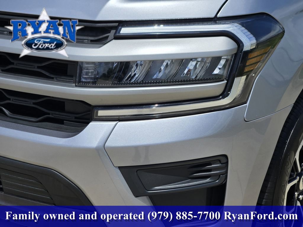 Certified 2024 Ford Expedition XLT AWD/4WD image 6