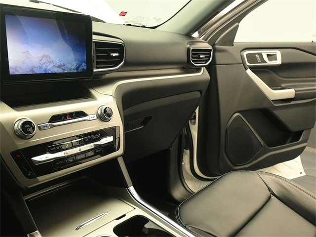 Certified 2021 Ford Explorer XLT w/ Equipment Group 202A image 14