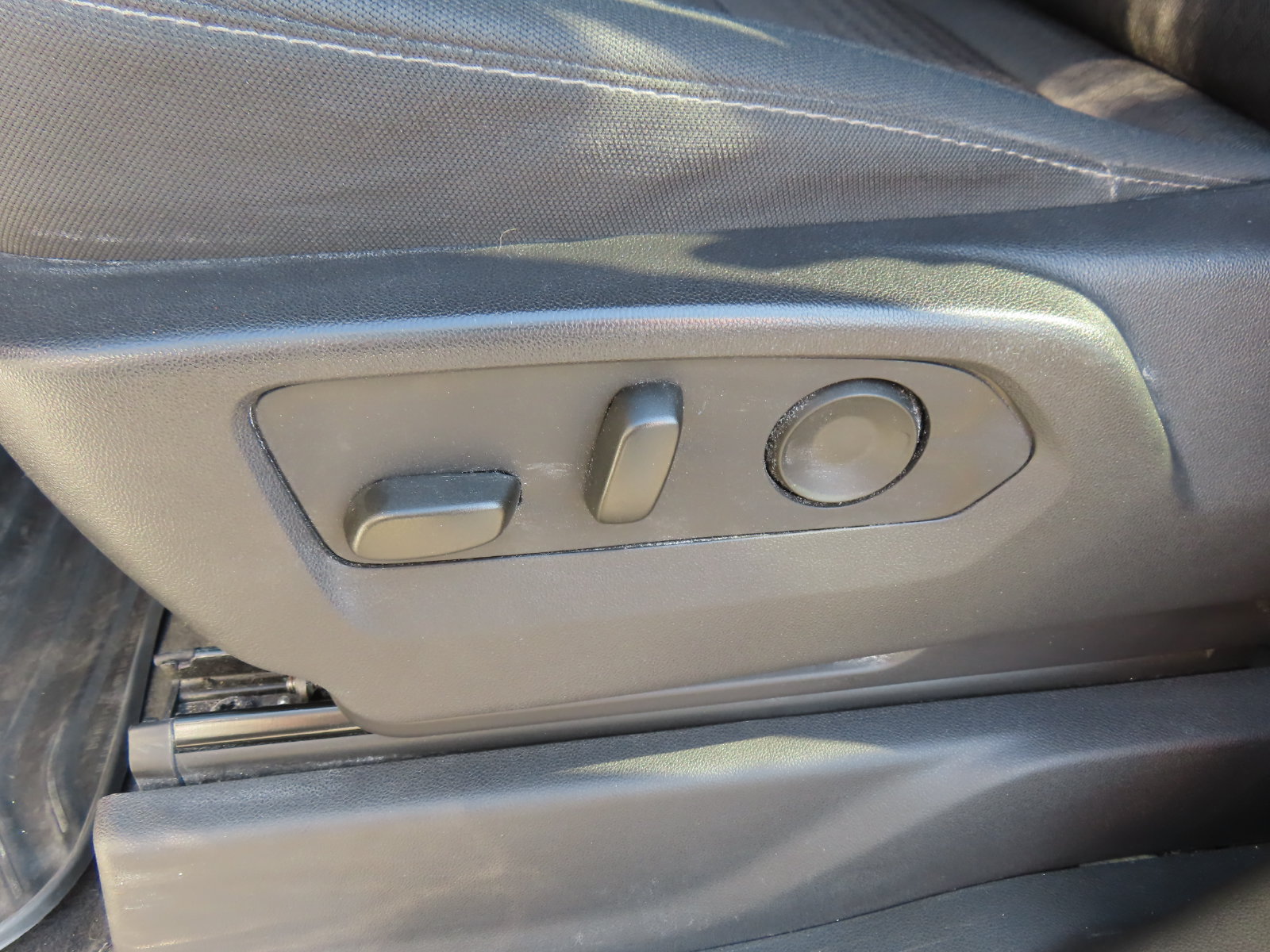 Used 2024 Chevrolet Silverado 1500 LT AWD/4WD image 30