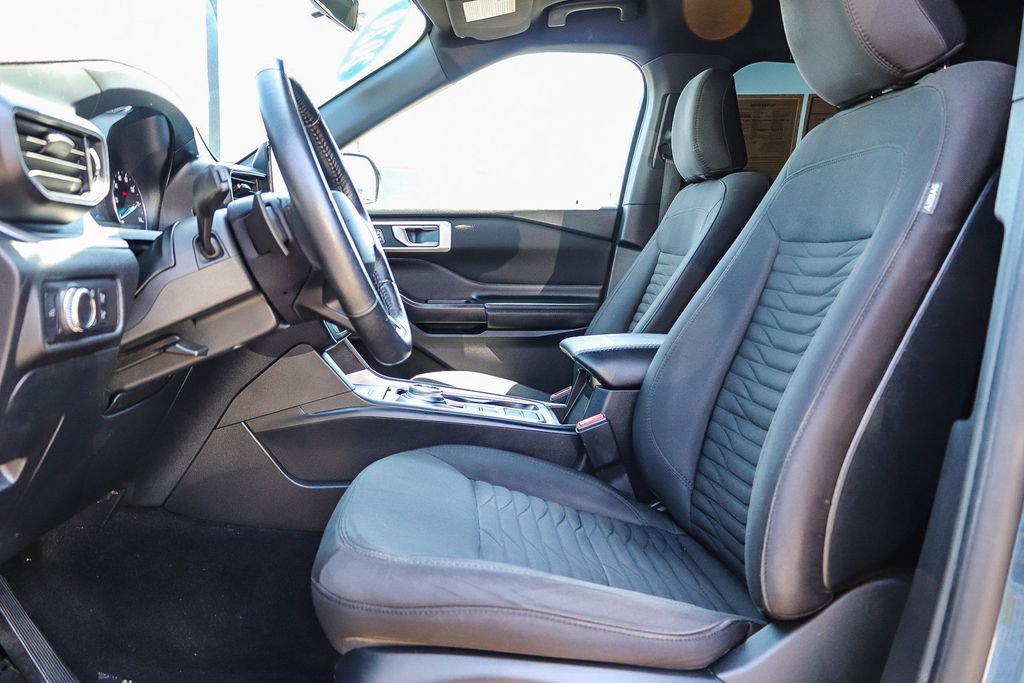 Certified 2020 Ford Explorer XLT RWD image 23