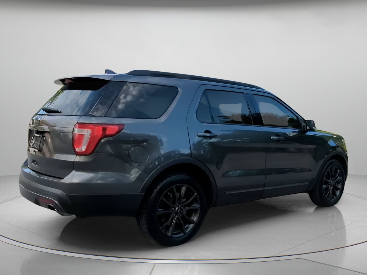 Certified 2017 Ford Explorer XLT w/ Equipment Group 202A FWD image 28