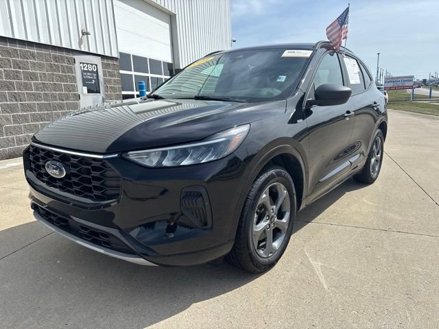 Certified 2024 Ford Escape ST-Line w/ Tech Pack #1 AWD/4WD image 4