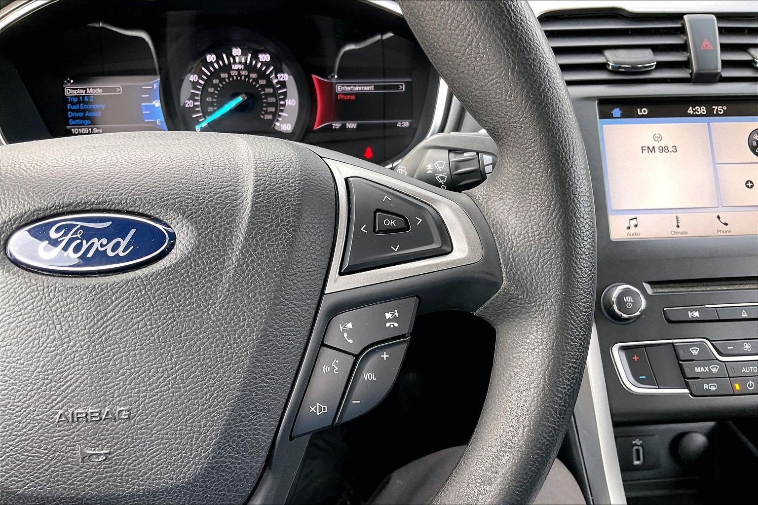 Certified 2017 Ford Fusion SE w/ Fusion SE Technology Package FWD image 19