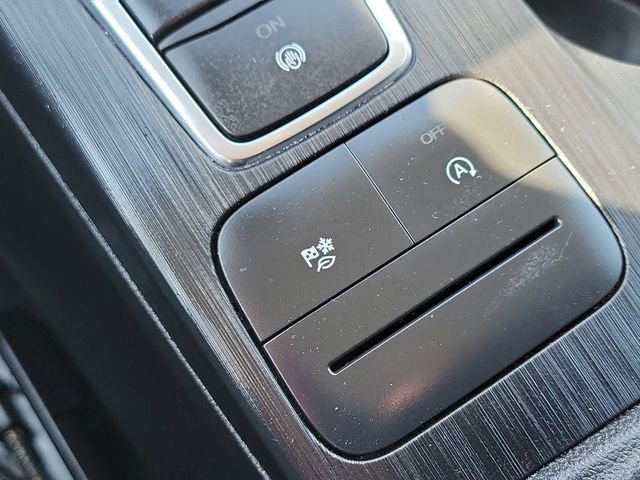 Certified 2022 Ford Escape SE w/ SE Sport Appearance Package FWD image 19