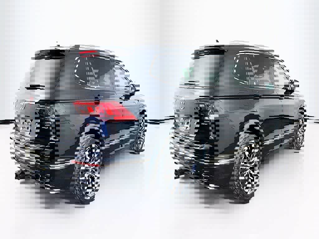 Used 2021 Volkswagen Tiguan SEL Premium R-Line w/ 3rd Row Seat Package image 5