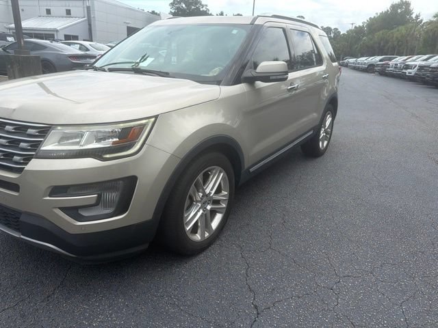 Certified 2017 Ford Explorer Limited FWD image 12