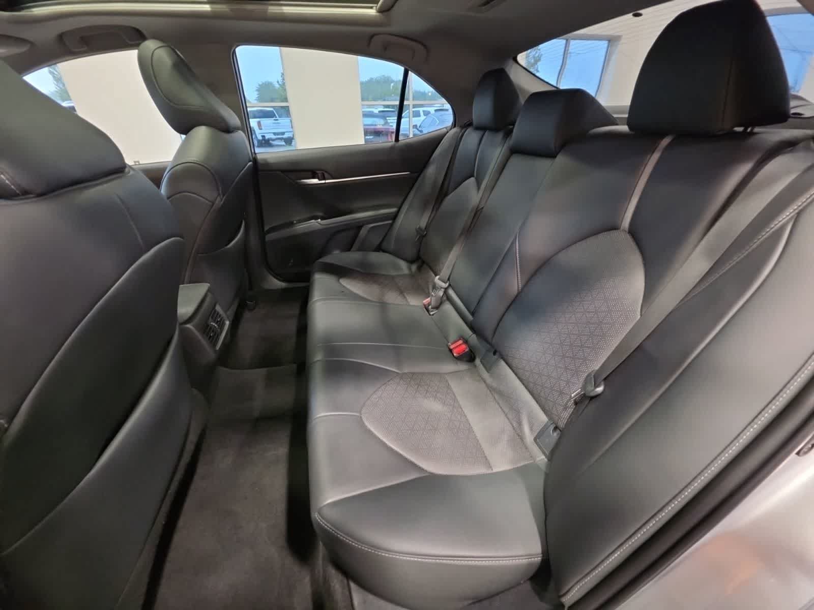 Used 2019 Toyota Camry FWD image 33