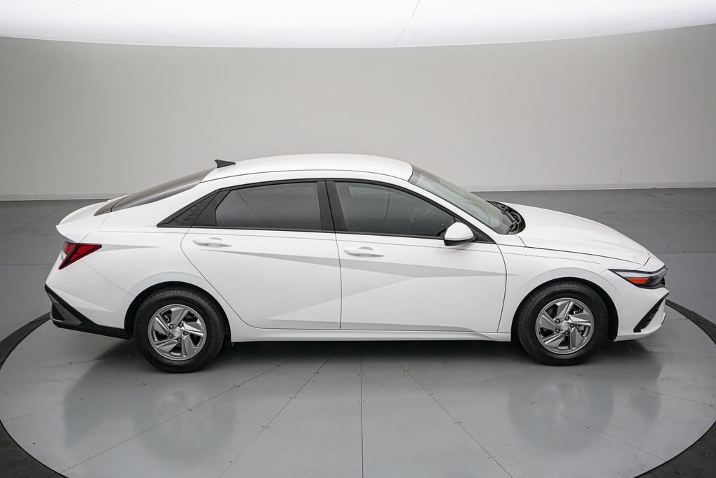 Used 2025 Hyundai Elantra SE FWD video 3