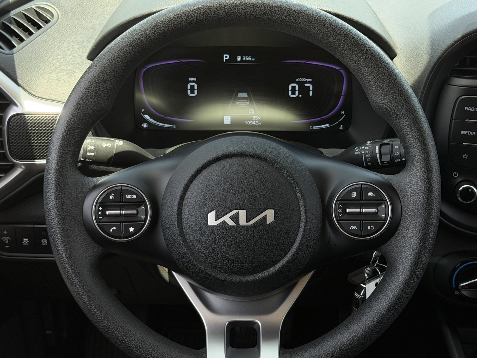 Used 2025 Kia Soul LX w/ LX Technology Package FWD image 13