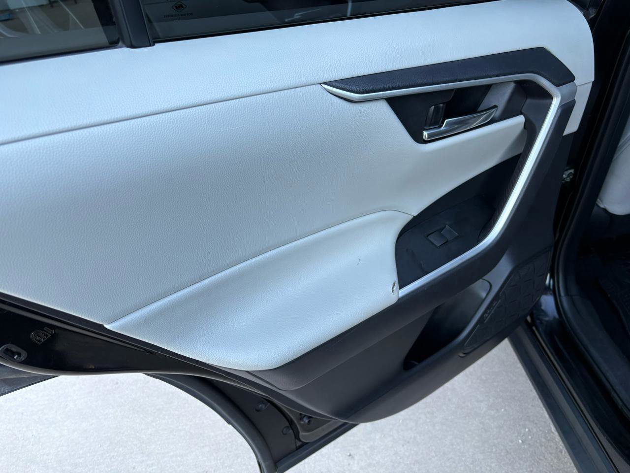 Used 2021 Toyota RAV4 XLE FWD image 31