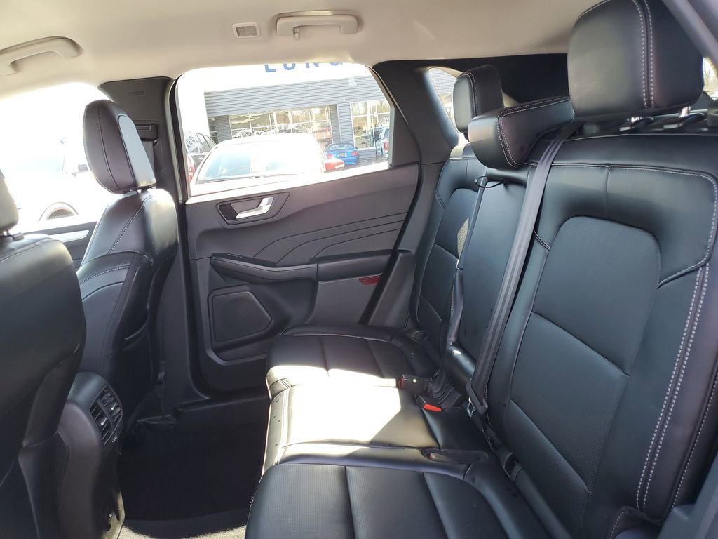 Certified 2025 Ford Escape Platinum AWD/4WD image 33