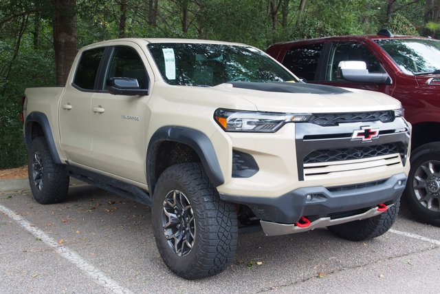 Used 2024 Chevrolet Colorado ZR2 w/ Technology Package AWD/4WD image 2