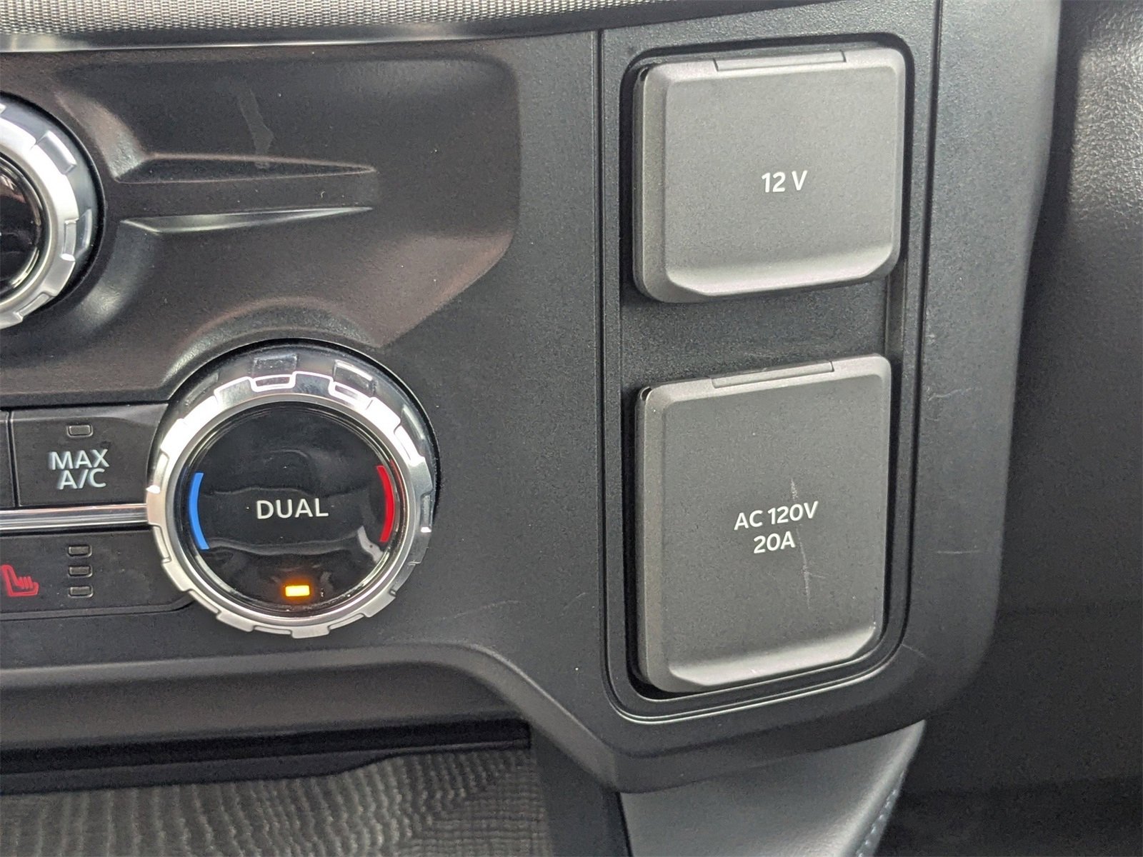 Certified 2025 Ford F250 Platinum w/ FX4 Off-Road Package image 25