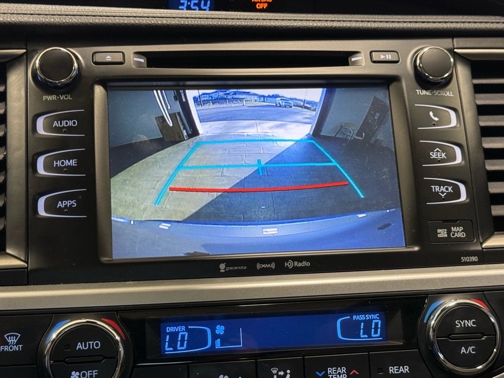 Used 2019 Toyota Highlander XLE image 25