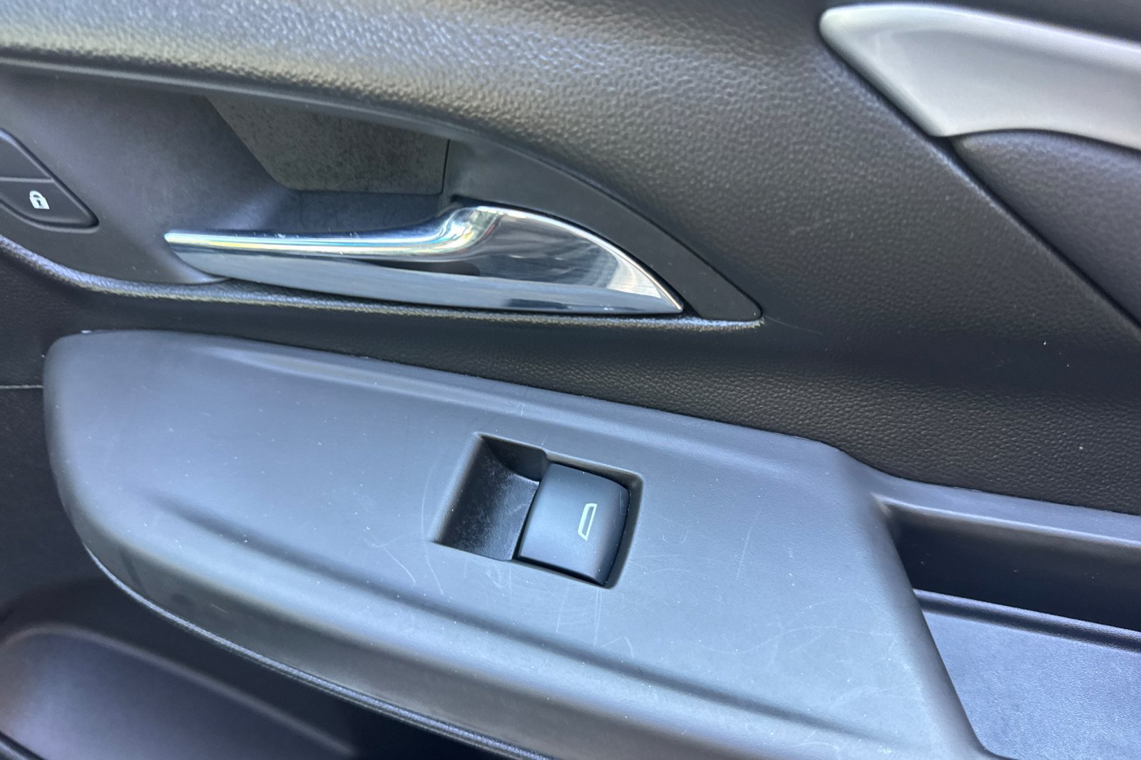 Used 2023 Chevrolet Bolt LT w/ Infotainment Package FWD image 21