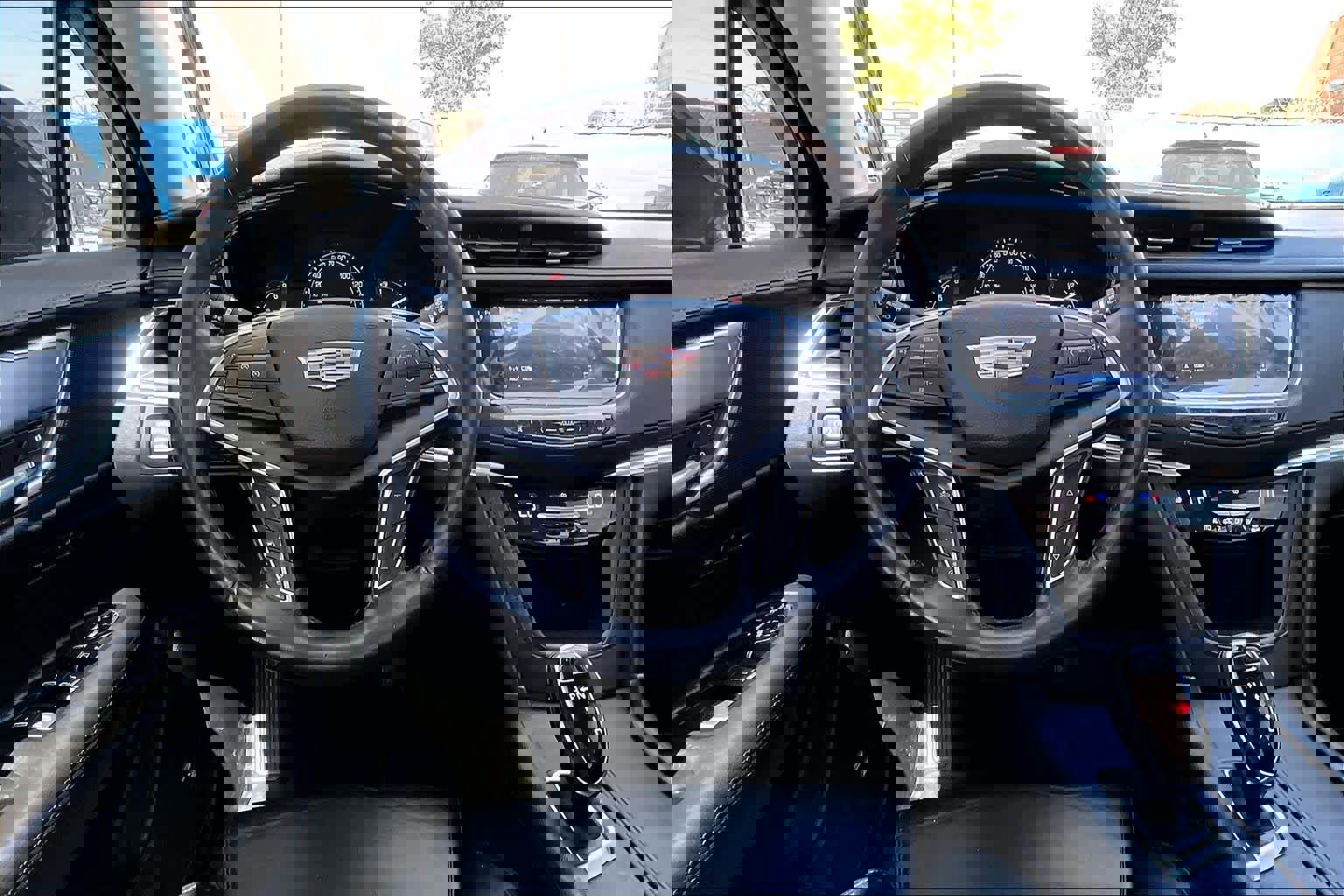 Used 2017 Cadillac XT5 Luxury w/ Driver Awareness Package image 6