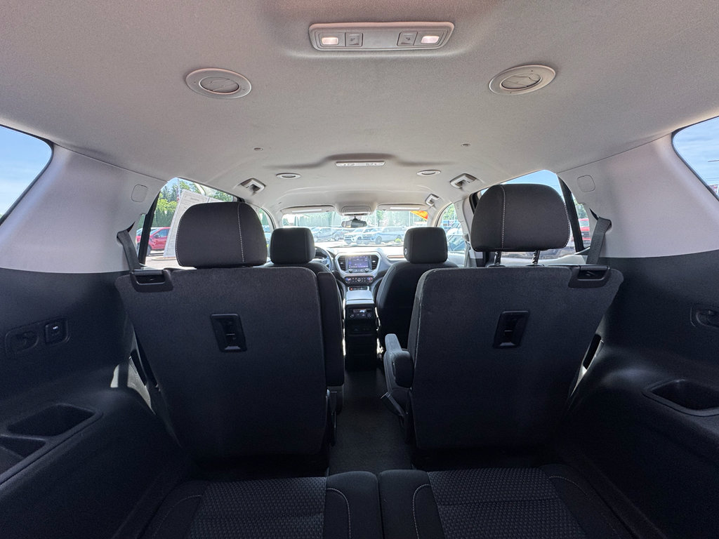Used 2023 GMC Acadia SLE w/ Driver Convenience Package FWD image 24