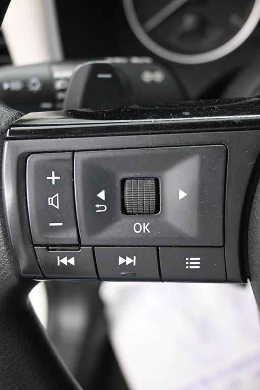 Used 2023 Nissan Rogue SV AWD/4WD image 19