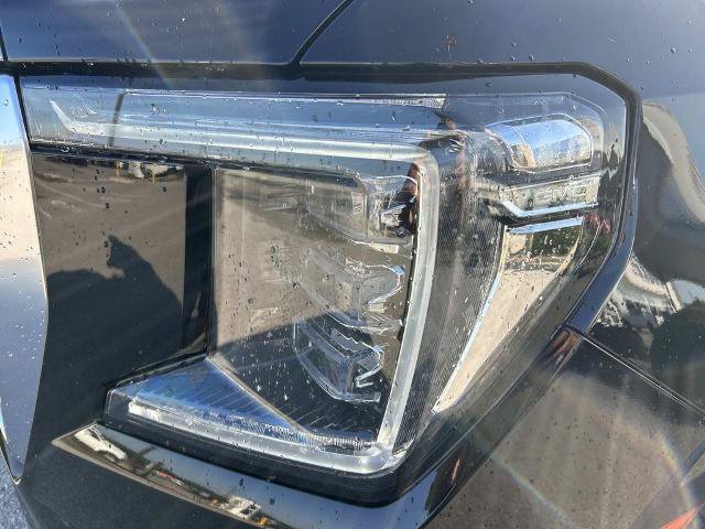 Used 2022 GMC Yukon XL Denali w/ Denali Premium Package AWD/4WD image 10