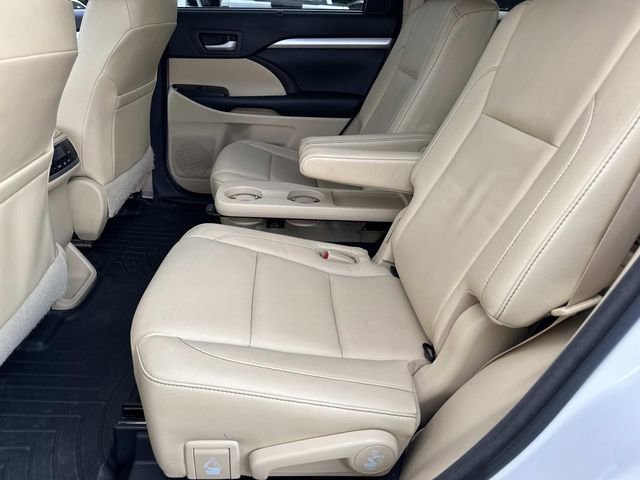 Used 2017 Toyota Highlander XLE image 16