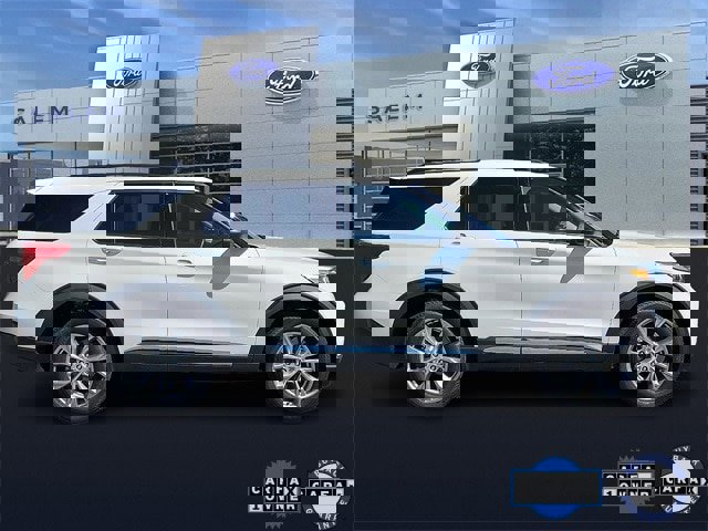 Certified 2022 Ford Explorer XLT w/ Equipment Group 202A image 2