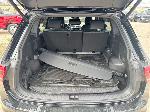 Used 2024 Volkswagen Tiguan SE R-Line w/ MDO Package, Three-Row image 25