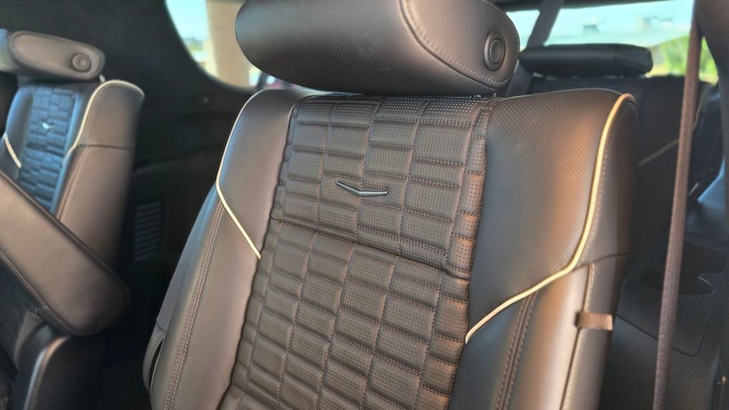 Used 2023 Cadillac Escalade ESV Sport Platinum AWD/4WD image 26