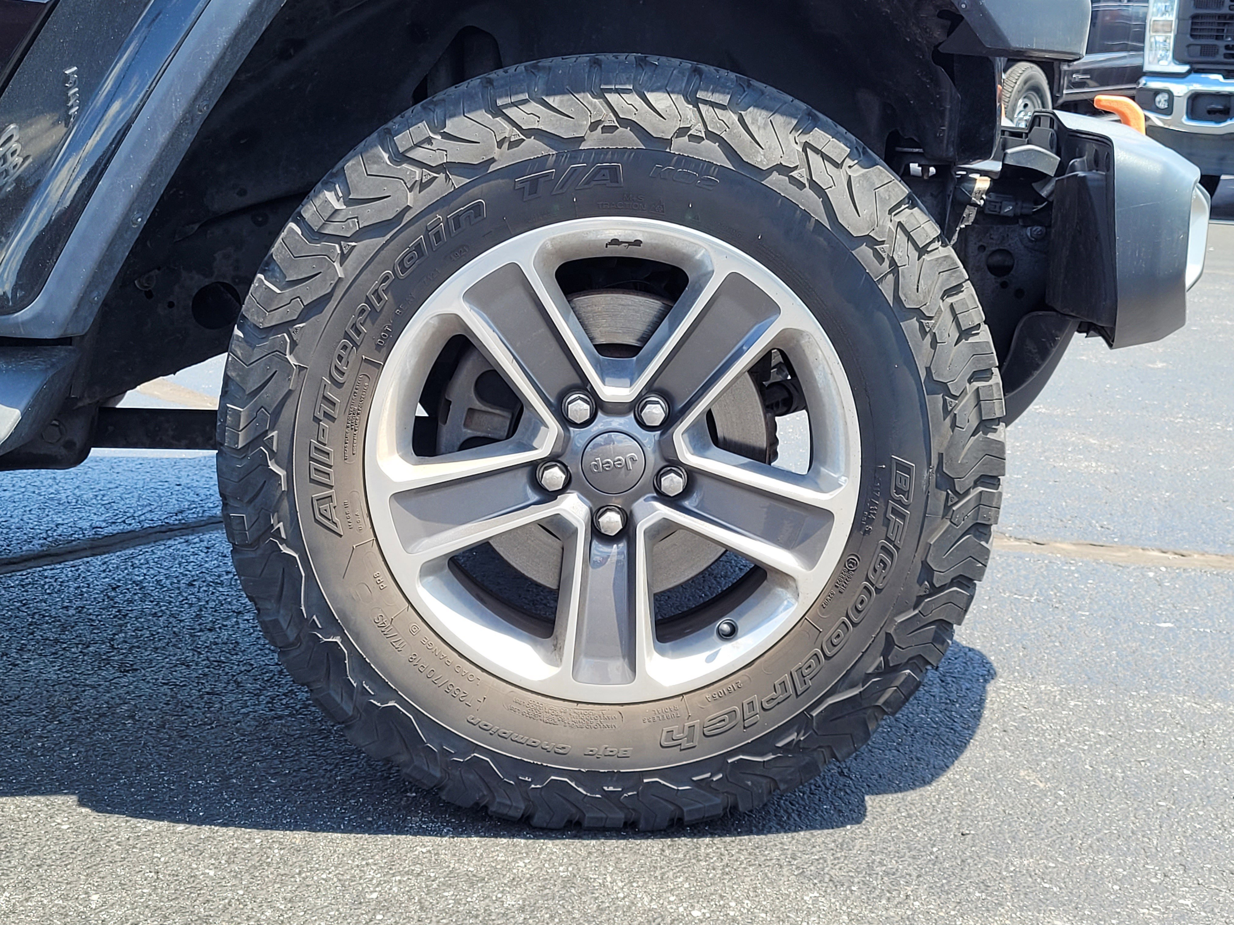 Used 2018 Jeep Wrangler Unlimited Sahara w/ Uconnect 4C Nav & Sound Group AWD/4WD image 10