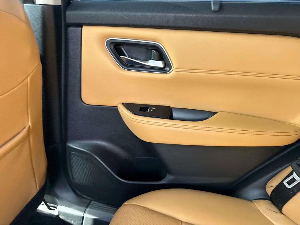 Used 2023 Nissan Rogue Platinum w/ Platinum Premium Package image 13